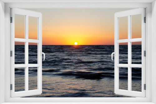 Fototapeta Naklejka Na Ścianę Okno 3D - Incredibly beautiful sunrise on the sea.
