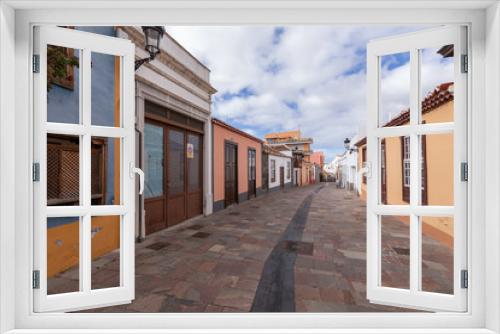 Fototapeta Naklejka Na Ścianę Okno 3D - Beautiful colorful streets of old colonial town in Los Llanos de Aridane in La Palma Island, Canary Islands, Spain.