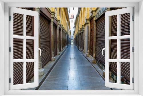 Fototapeta Naklejka Na Ścianę Okno 3D - Granada, Spain, May 5, 2020, city emptied in quarantine for the coronavirus
