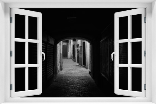 Fototapeta Naklejka Na Ścianę Okno 3D - Empty alley at night