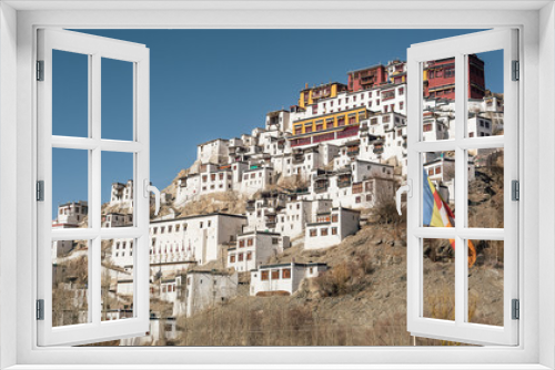Fototapeta Naklejka Na Ścianę Okno 3D - View of the towering Buddhist Thiksay Monastery.