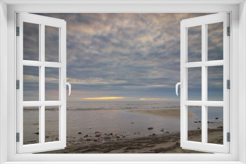 Fototapeta Naklejka Na Ścianę Okno 3D - morning at the seaside during sunrise