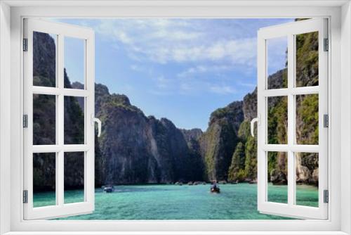 Fototapeta Naklejka Na Ścianę Okno 3D - La baie de Phang Nga est une baie de la mer d'Andaman située dans le sud de la Thaïlande. Elle s'ouvre vers le sud, entre la province de Phuket à l'ouest, Phang Nga au nord et celle de Krabi à l'est.