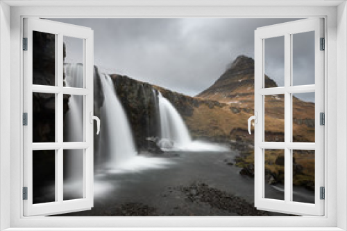 Fototapeta Naklejka Na Ścianę Okno 3D - Kirkjufell mountain and waterfall in autumn colours