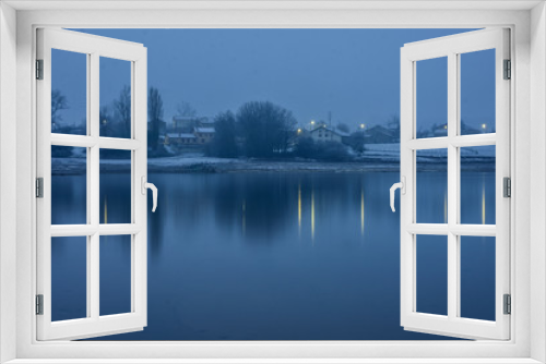 Fototapeta Naklejka Na Ścianę Okno 3D - blue and desolate snowy lake