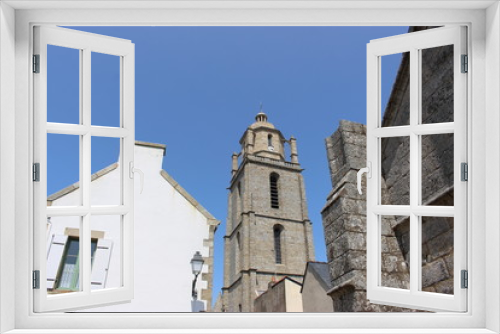 Fototapeta Naklejka Na Ścianę Okno 3D - Batz-sur-Mer : ciel bleu et clocher de l'église Saint-Guénolé