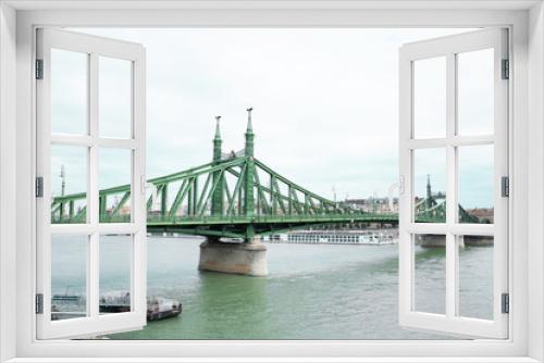 Fototapeta Naklejka Na Ścianę Okno 3D - Liberty Bridge in Budapest. Beautiful city landscape.