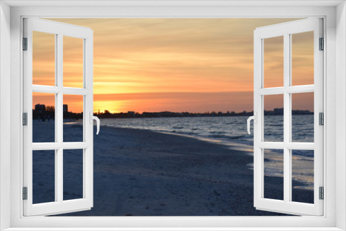 Fototapeta Naklejka Na Ścianę Okno 3D - Beach at sunrise