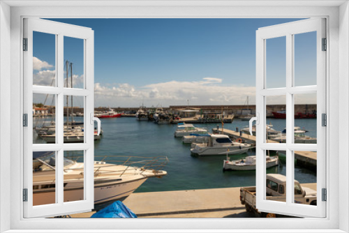 Fototapeta Naklejka Na Ścianę Okno 3D - Blick auf einen kleinen Hafen in Spanien