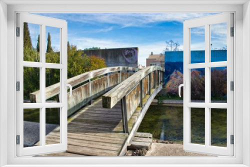 Fototapeta Naklejka Na Ścianę Okno 3D - Pasarela de madera en Parque Alameda