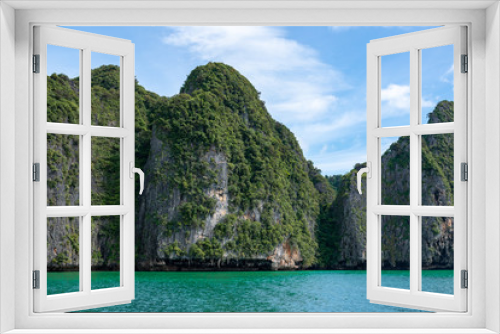 Fototapeta Naklejka Na Ścianę Okno 3D - Beautiful landscape of limestone islands and emerald color water in Phang-Nga bay national park near Phuuket Thailand.