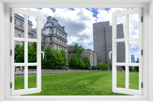 Fototapeta Naklejka Na Ścianę Okno 3D - Lively downtown landscapes of Montreal before COVID 19