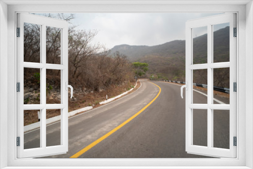 Fototapeta Naklejka Na Ścianę Okno 3D - road to the mountains in Mexico 