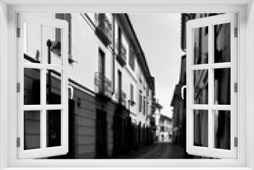 Fototapeta Naklejka Na Ścianę Okno 3D - 04/19/2020 - Empty city in Italy in sunday morning at Coronavirus time.