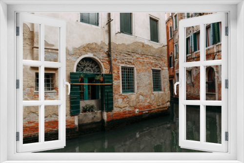 Fototapeta Naklejka Na Ścianę Okno 3D - Houses and water are green at the window level | VENICE, ITALY - 16 SEPTEMBER 2018. 