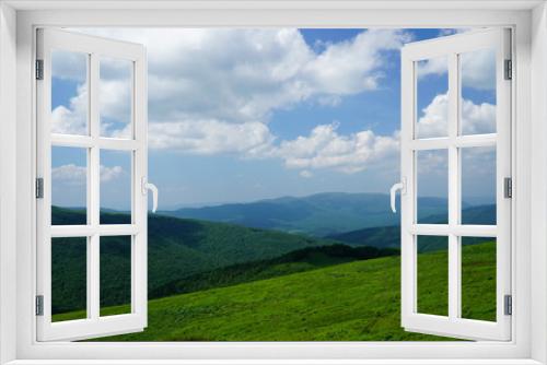 Fototapeta Naklejka Na Ścianę Okno 3D - Bieszczady. Krajobraz zielonych gór na tle nieba
