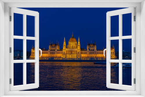 Fototapeta Naklejka Na Ścianę Okno 3D - sunset over the river in the city of Budapest with the Parliament