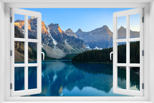 Fototapeta Naklejka Na Ścianę Okno 3D - Moraine Lake in Canada