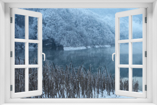 Fototapeta Naklejka Na Ścianę Okno 3D - Corlo lake in winter near Arsiè