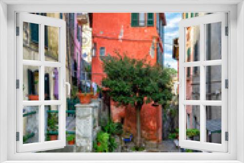 Fototapeta Naklejka Na Ścianę Okno 3D - Italian courtyard. The colourful streets of the Italian town of Portovenere. Cinque Terre National Park.