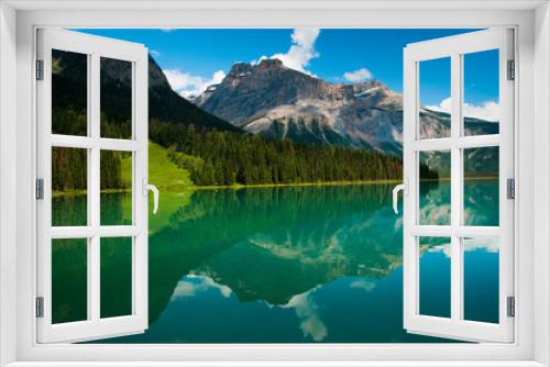 Fototapeta Naklejka Na Ścianę Okno 3D - Emerald lake