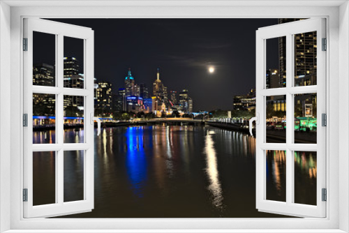 Fototapeta Naklejka Na Ścianę Okno 3D - The skyline of Melbourne and the Yarra river during blood moon