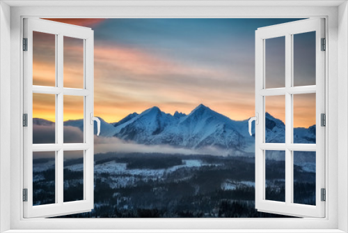 Fototapeta Naklejka Na Ścianę Okno 3D - Ośnieżone Tatry Bielskie w porannym świetle