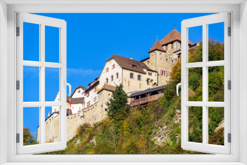 Fototapeta Naklejka Na Ścianę Okno 3D - Vaduz Castle, palace and residence of the Prince of Liechtenstein