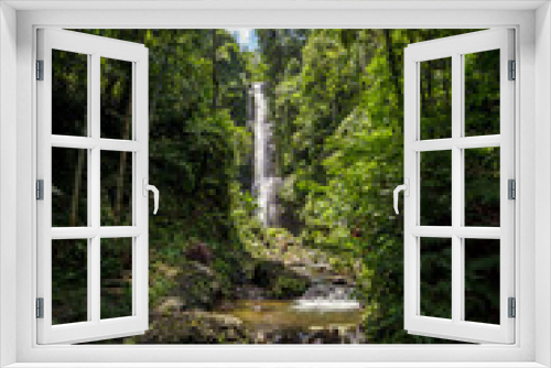 Fototapeta Naklejka Na Ścianę Okno 3D - Wunderschöner Wasserfall im Dschungel von Bali, Indonesien nahe Munduk