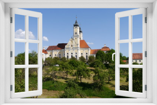 Fototapeta Naklejka Na Ścianę Okno 3D - Kloster Roggenburg mit Streuobstwiese
