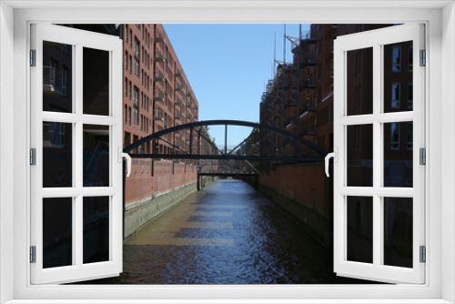 Fototapeta Naklejka Na Ścianę Okno 3D - Hamburger Speicherstadt, Brücke und Kanal