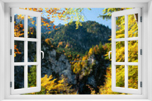 Fototapeta Naklejka Na Ścianę Okno 3D - Sunny autumn day in Bavarian Alps, Germany