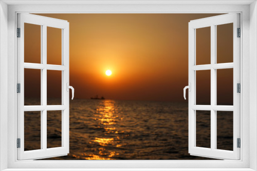 Fototapeta Naklejka Na Ścianę Okno 3D - beautiful sunrise and ship on sea 