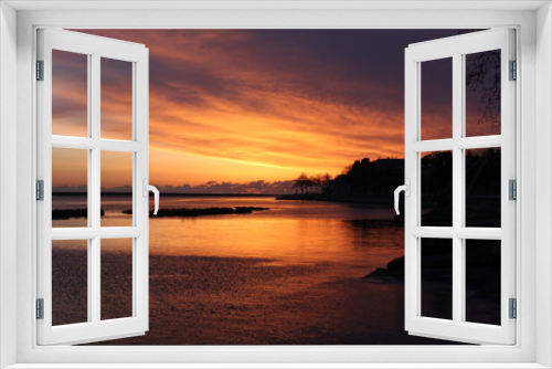 Fototapeta Naklejka Na Ścianę Okno 3D - Sunset at the ocean, silhouettes, natural colors