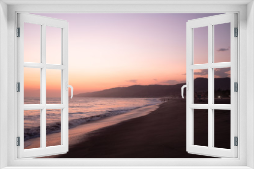 Fototapeta Naklejka Na Ścianę Okno 3D - Sunset over the Ocean and the Beach