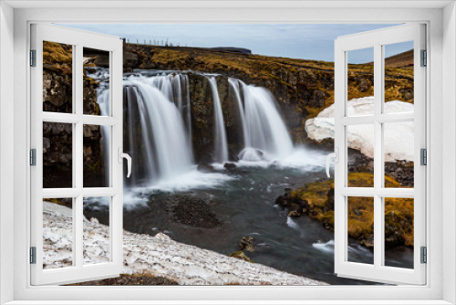 Fototapeta Naklejka Na Ścianę Okno 3D - Kirkjufellsfoss waterfalls surrounded by melting snow in February