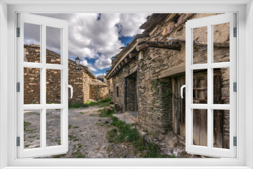 Fototapeta Naklejka Na Ścianę Okno 3D - Traditional slate buildings in El Muyo black village of the Riaza district in the province of Segovia (Spain)