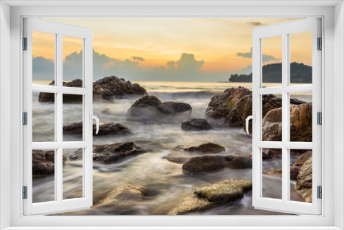 Fototapeta Naklejka Na Ścianę Okno 3D - Morning scenery with beautiful skies on the coast with waves lapping against the rocks