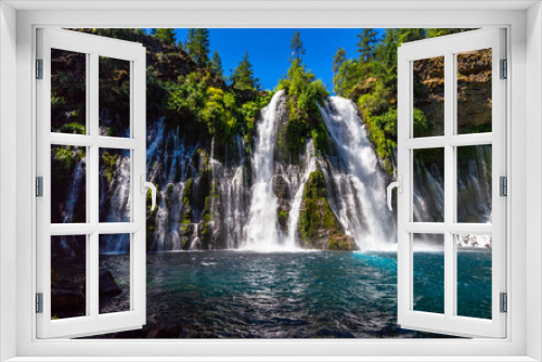 Fototapeta Naklejka Na Ścianę Okno 3D - Burney Falls in McArthur-Burney Falls Memorial State Park