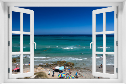 Fototapeta Naklejka Na Ścianę Okno 3D - A populated beach in Salento, Puglia