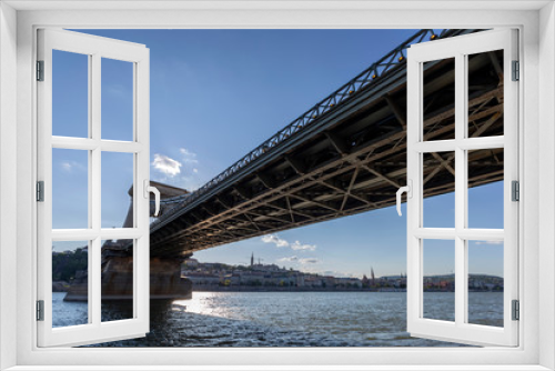 Fototapeta Naklejka Na Ścianę Okno 3D - The famous Chain bridge in Budapest on a sunny afternoon.
