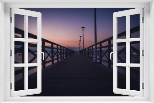 Fototapeta Naklejka Na Ścianę Okno 3D - Pier no mar ao amanhecer