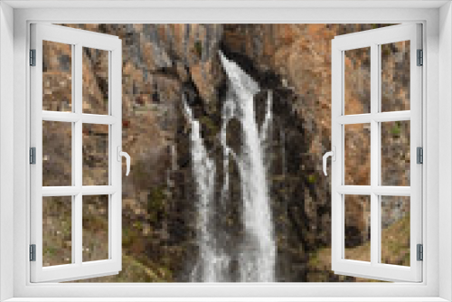 Fototapeta Naklejka Na Ścianę Okno 3D - Cascada de Mazobre en el Parque Natural Montaña Palentina.