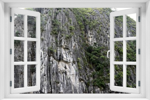 Fototapeta Naklejka Na Ścianę Okno 3D - The view of the cliff at Halong bay.