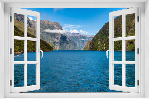 Fototapeta Naklejka Na Ścianę Okno 3D - The Beautiful Milford Sound's fiord land in the south island of New Zealand.