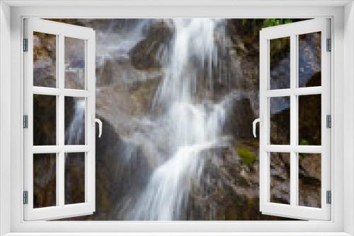 Fototapeta Naklejka Na Ścianę Okno 3D - Cascade falls over mossy rocks
