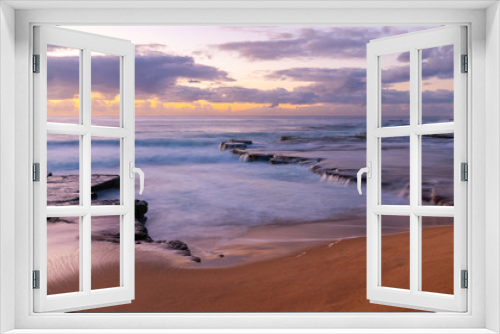 Fototapeta Naklejka Na Ścianę Okno 3D - Dawn view at Turimetta Beach, Sydney, Australia.