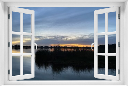 Fototapeta Naklejka Na Ścianę Okno 3D - sunset over the river