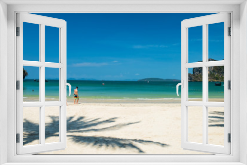 Fototapeta Naklejka Na Ścianę Okno 3D - People vacation at Railay Beach, Krabi