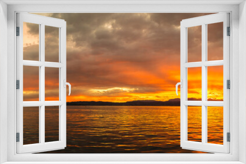 Fototapeta Naklejka Na Ścianę Okno 3D - Sunset on Garda lake in Italy